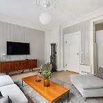 Dinbnb Apartments Comfortable 2-Bed Urban Escape With Apple Tv & Cozy Features