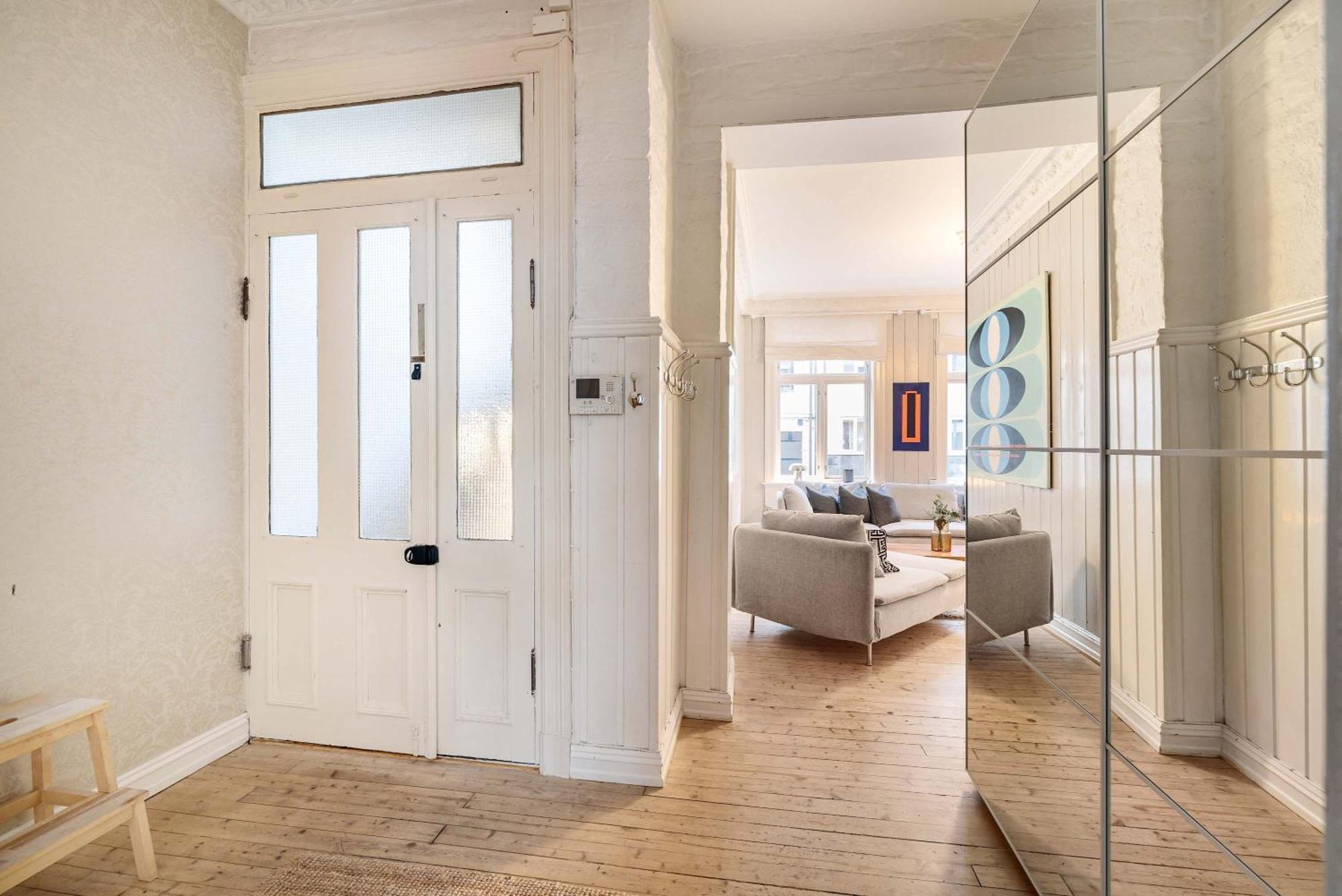Dinbnb Comfortable 2-bed Urban Escape With Apple Tv & Cozy Features