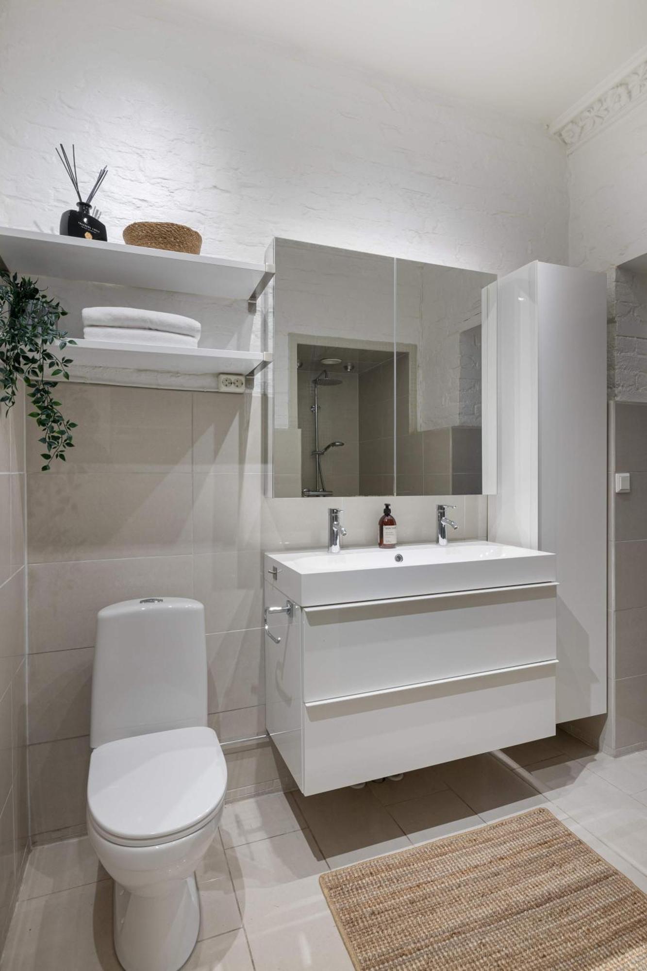 Apartment Dinbnb Comfortable 2-bed Urban Escape With Apple Tv & Cozy Features *